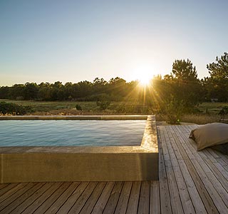 piscine semi enterrée